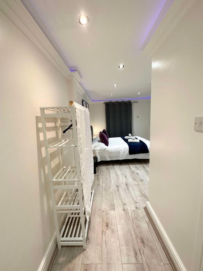 Stylish En Suite Double Room Kensington Лондон Экстерьер фото